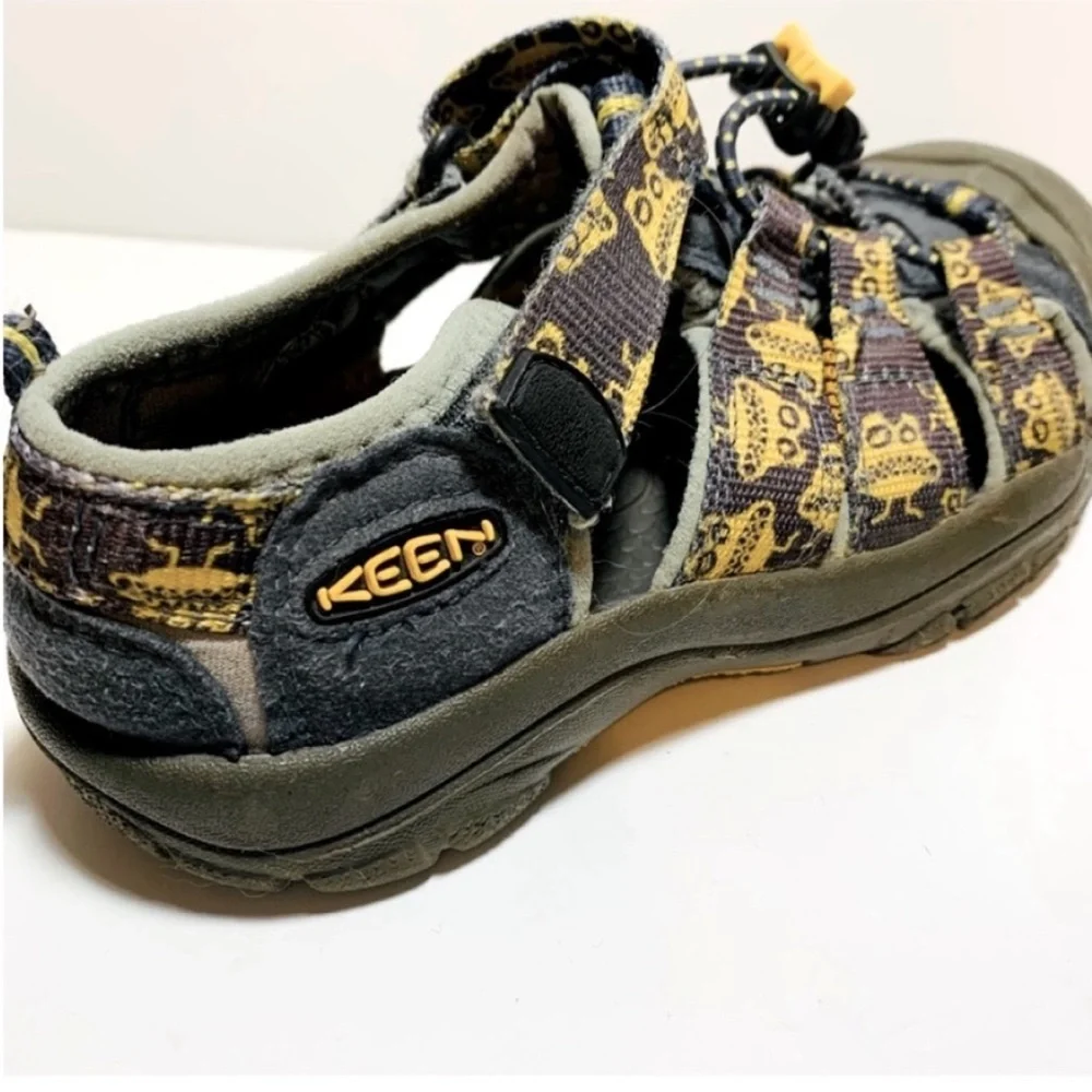 Keen Toddlers Newport H2 Sandals Shoes Size 13 Camo Green Closed Toe Water Shoes
